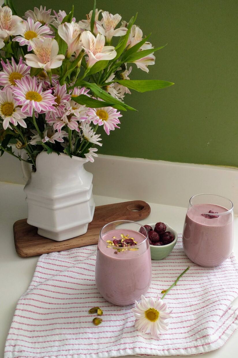 Antioxidant Power Smoothie with Cherries and Pistachios