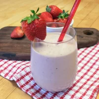 Healthy Strawberry Shortcake Smoothie Recipe