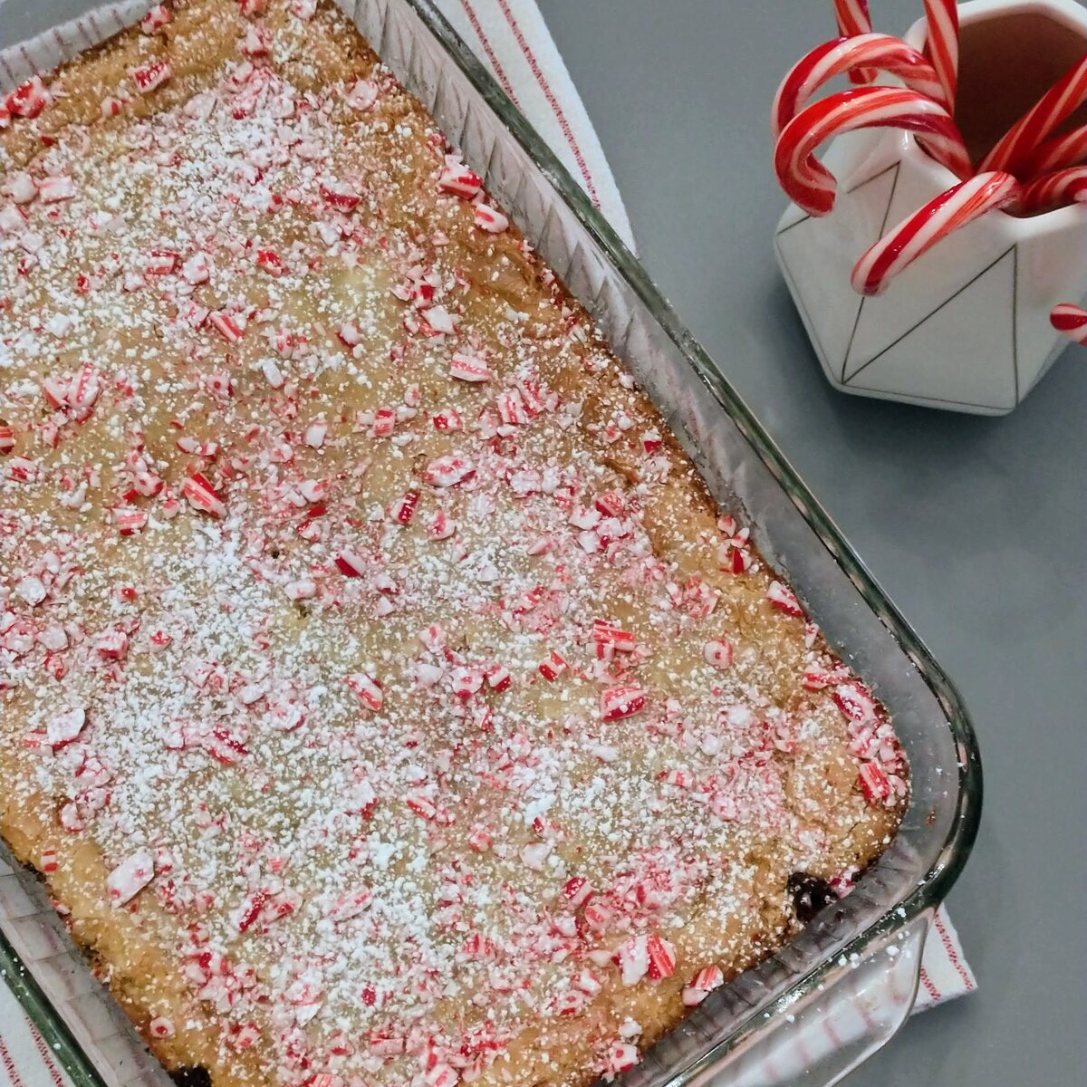 Christmas Peppermint Gooey Butter Cake Recipe