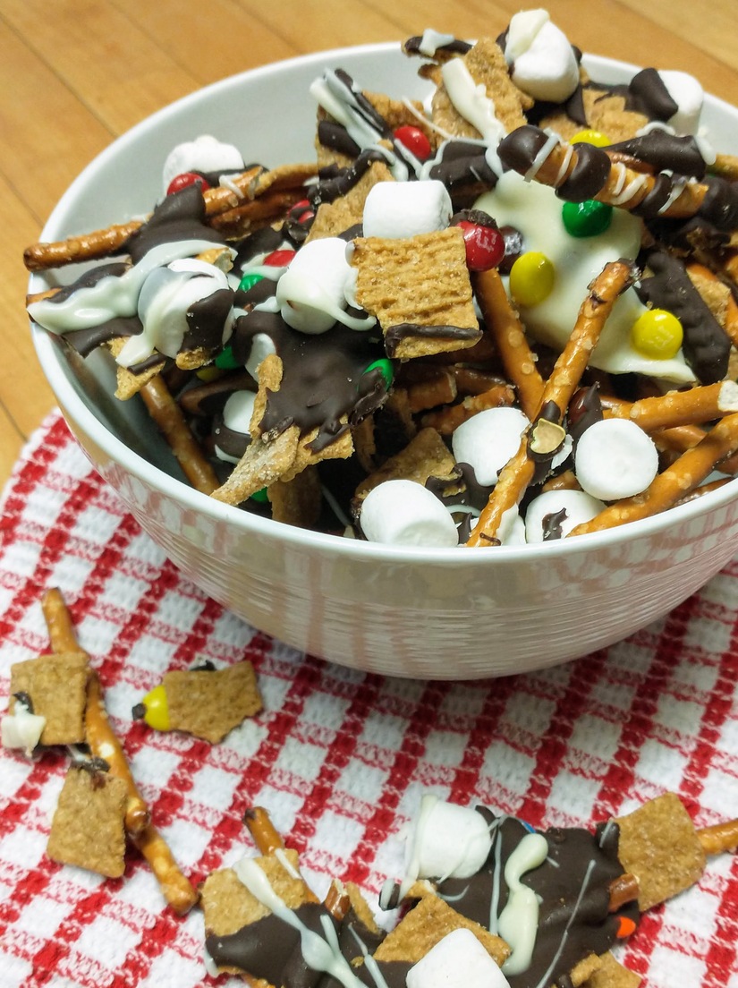 Easy S'mores Snack Mix with Golden Grams Cereal