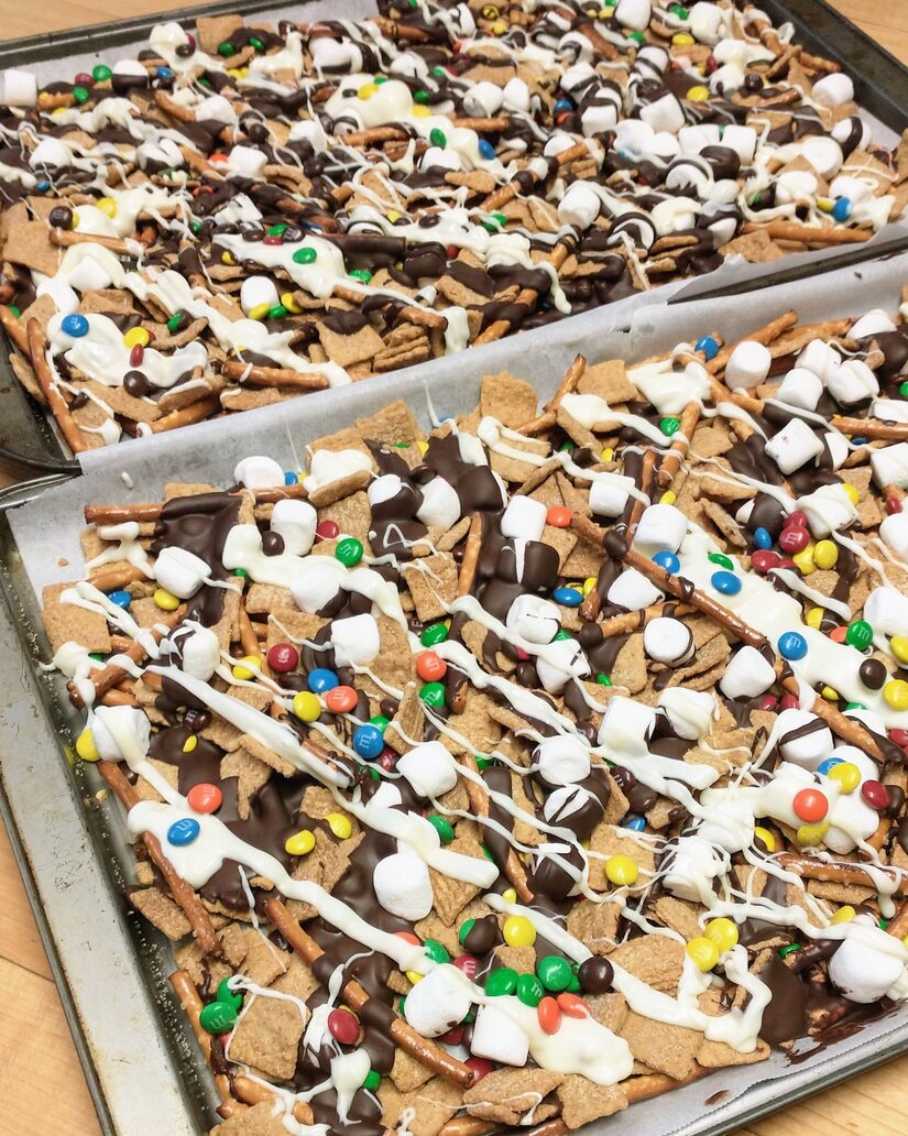 How to Make S'mores Snack Mix with Chocolate Drizzle